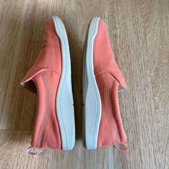 Cute & Comfy Vionic Beach Coral  Slip On Sneakers Womens Size 6.5 - Picture 4 of 10